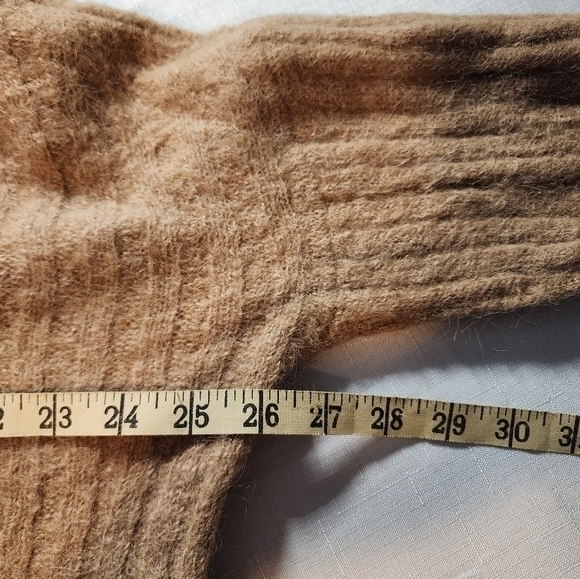 Free People Women's Tan Alpaca Blend Crew Neck Crop Sweater Size Medium - Picture 13 of 14